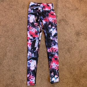 Athletic patterned leggings